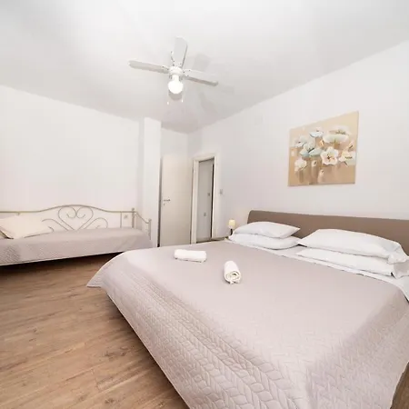 Apartments Siesta Sumartin Exterior photo
