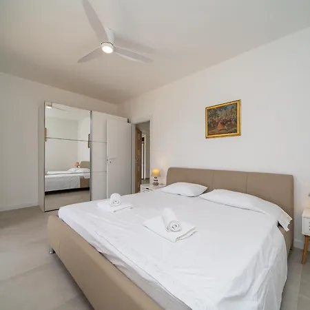 Apartments Siesta Sumartin Exterior photo